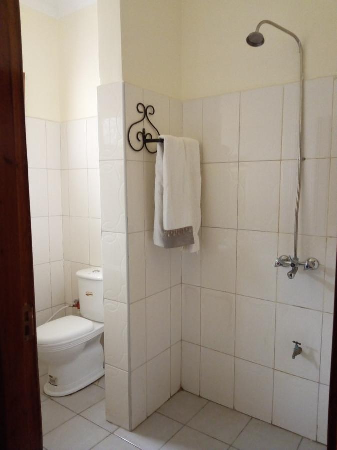 Le Parlour Bed & Breakfast Boma la Ngombe Exterior photo