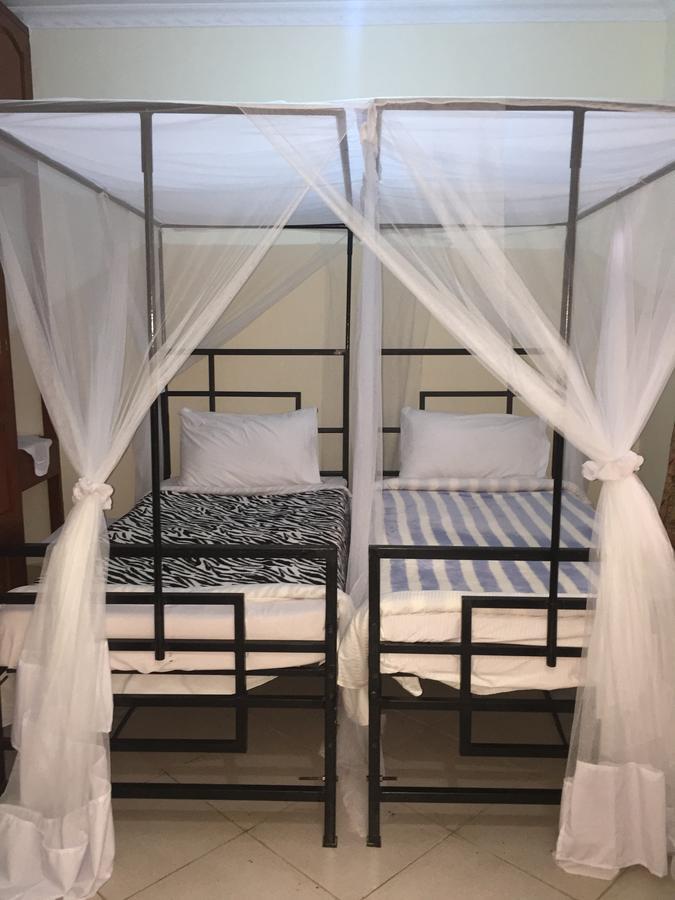 Le Parlour Bed & Breakfast Boma la Ngombe Exterior photo