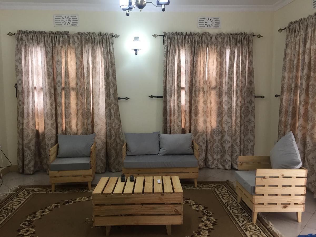 Le Parlour Bed & Breakfast Boma la Ngombe Exterior photo