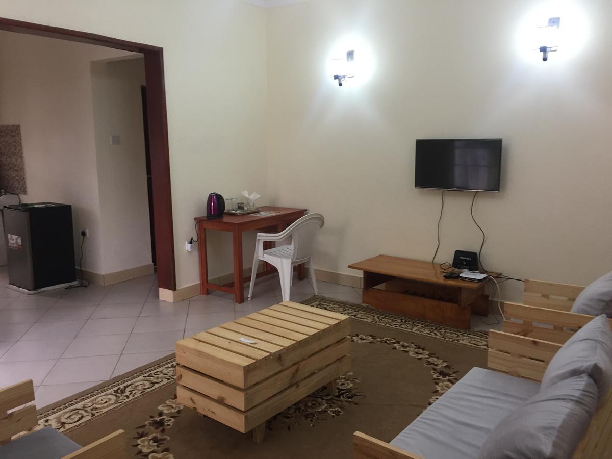 Le Parlour Bed & Breakfast Boma la Ngombe Exterior photo