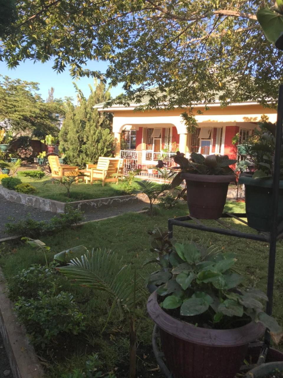 Le Parlour Bed & Breakfast Boma la Ngombe Exterior photo