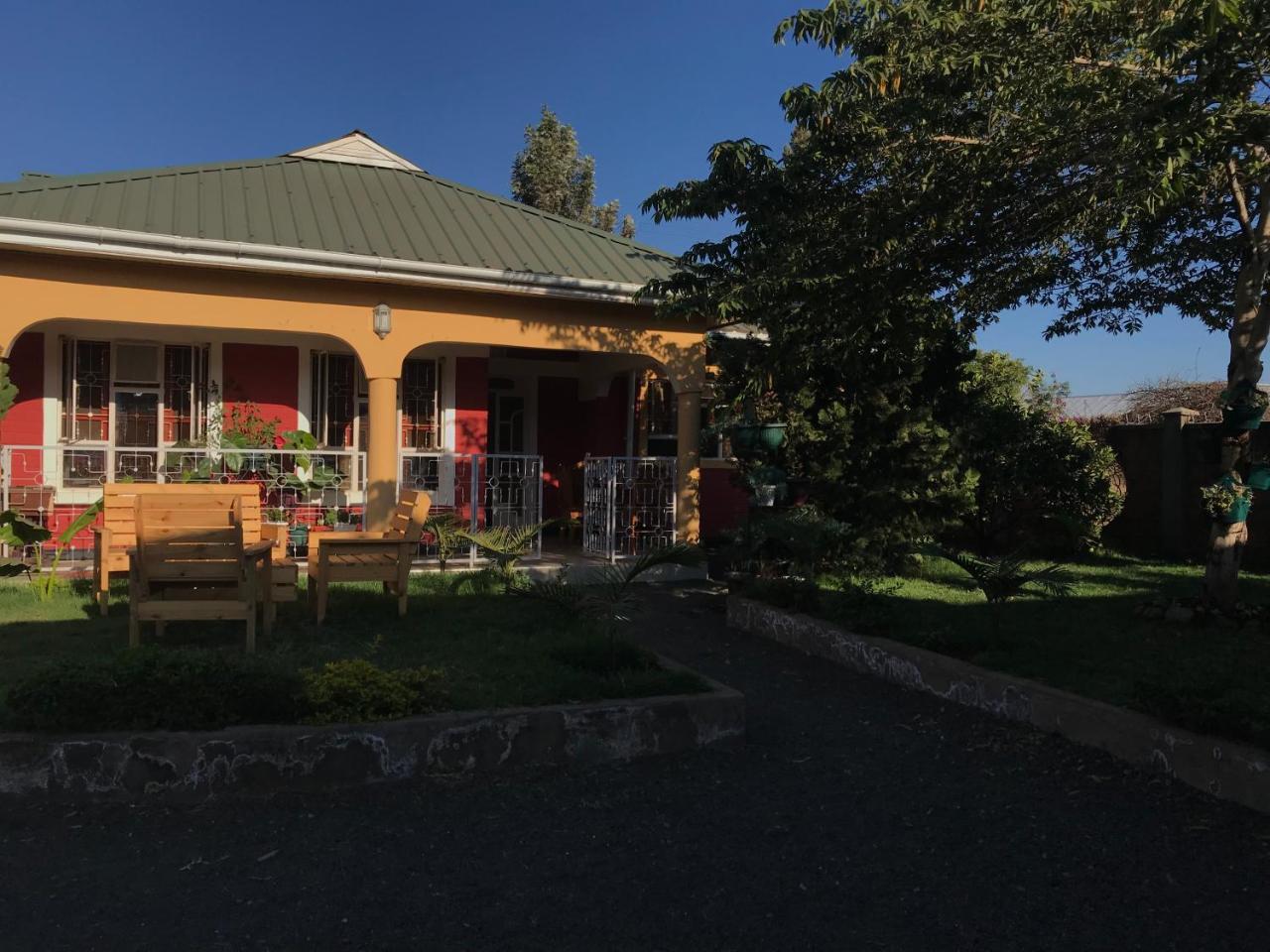 Le Parlour Bed & Breakfast Boma la Ngombe Exterior photo
