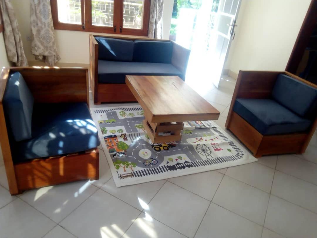 Le Parlour Bed & Breakfast Boma la Ngombe Exterior photo