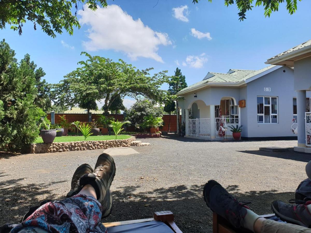 Le Parlour Bed & Breakfast Boma la Ngombe Exterior photo