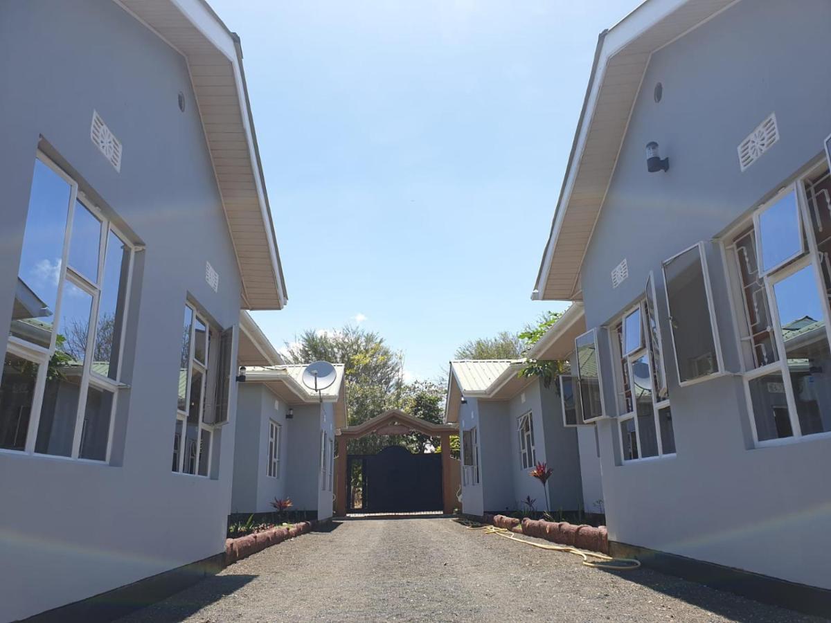 Le Parlour Bed & Breakfast Boma la Ngombe Exterior photo