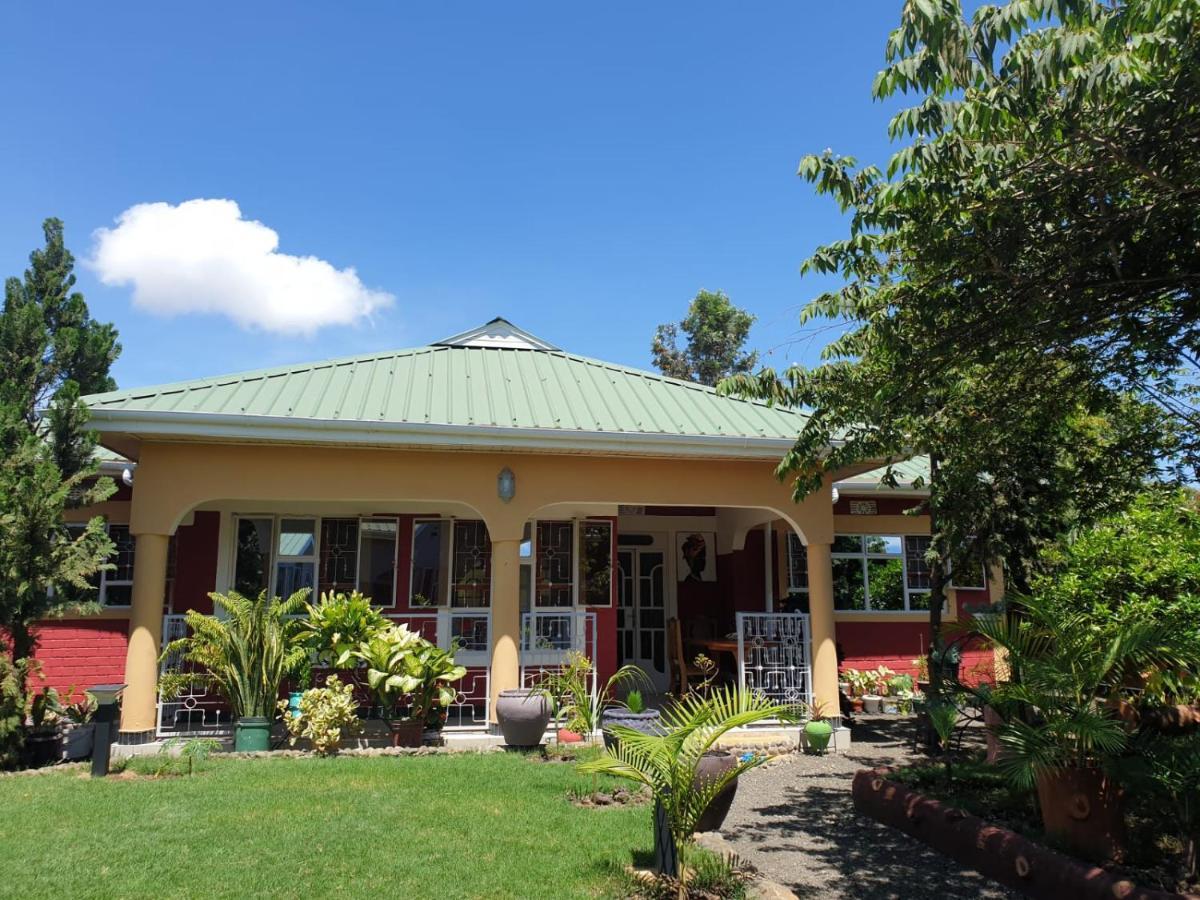 Le Parlour Bed & Breakfast Boma la Ngombe Exterior photo