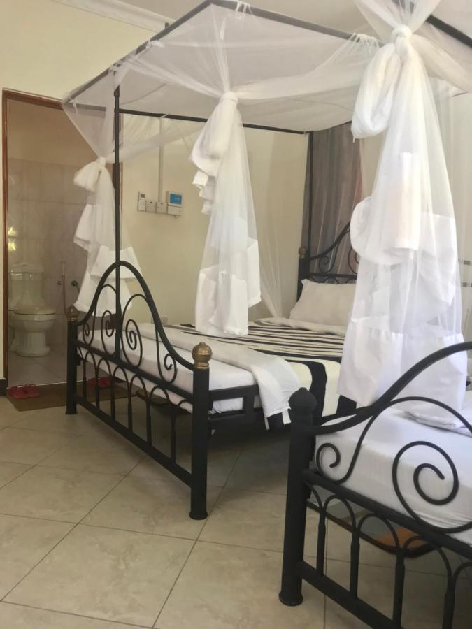 Le Parlour Bed & Breakfast Boma la Ngombe Exterior photo