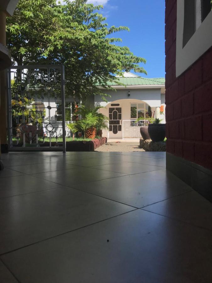Le Parlour Bed & Breakfast Boma la Ngombe Exterior photo