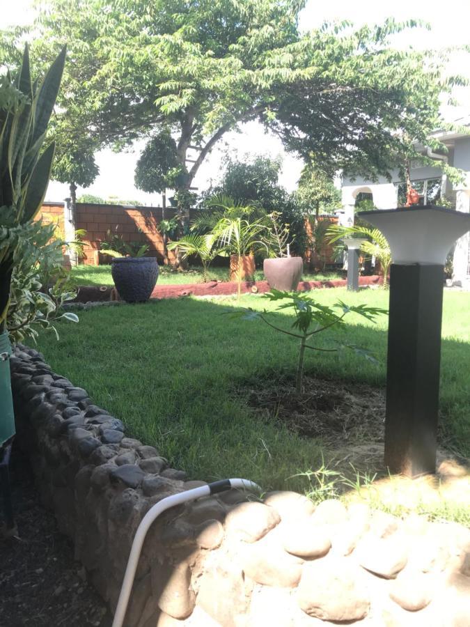 Le Parlour Bed & Breakfast Boma la Ngombe Exterior photo