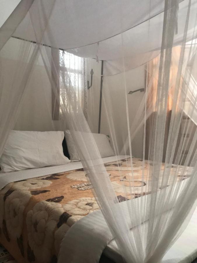 Le Parlour Bed & Breakfast Boma la Ngombe Exterior photo