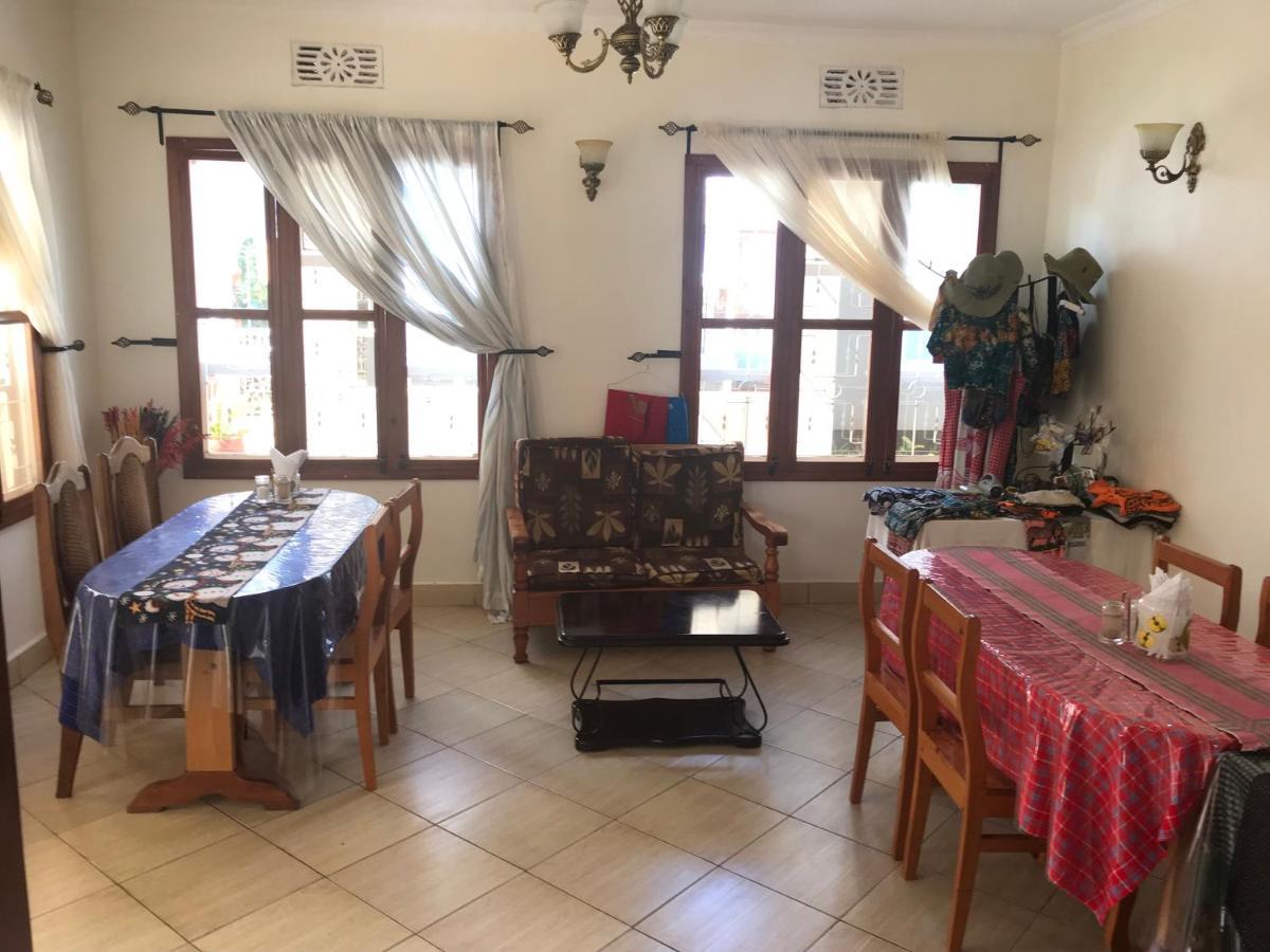Le Parlour Bed & Breakfast Boma la Ngombe Exterior photo