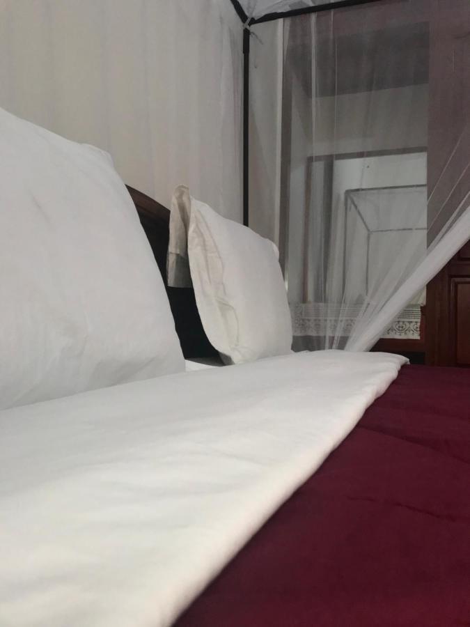 Le Parlour Bed & Breakfast Boma la Ngombe Exterior photo